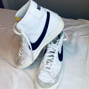 Nike White and Black Retro High-Tops